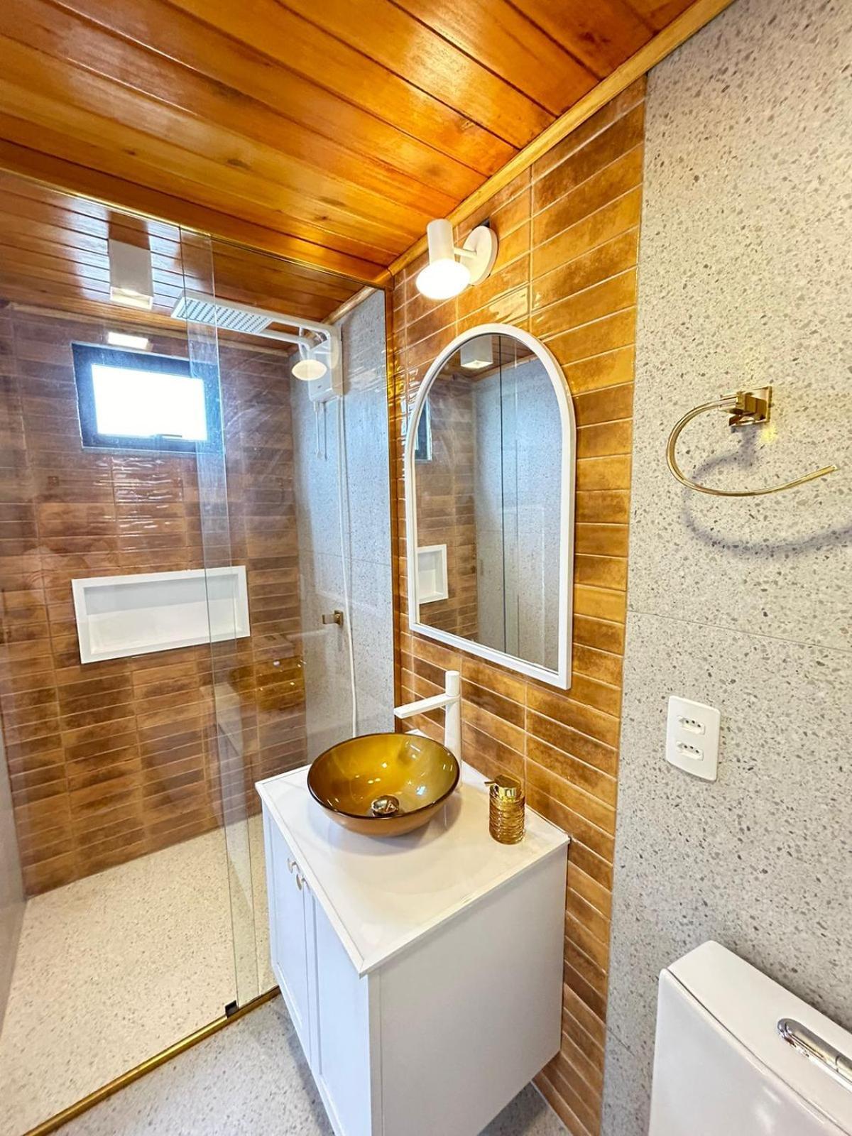 Chalet Winter Hut - Tiny House Village