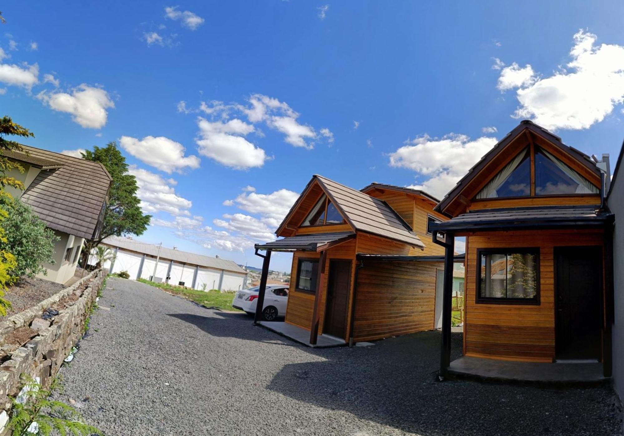 Chalet Winter Hut - Tiny House Village